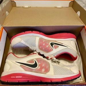 Like NEW Women’s Nike Flex Supreme Trainer in original box